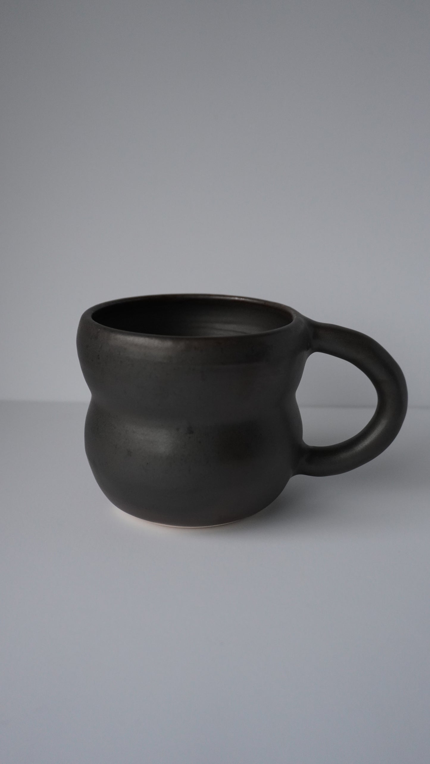 BROWN WAVY MUG