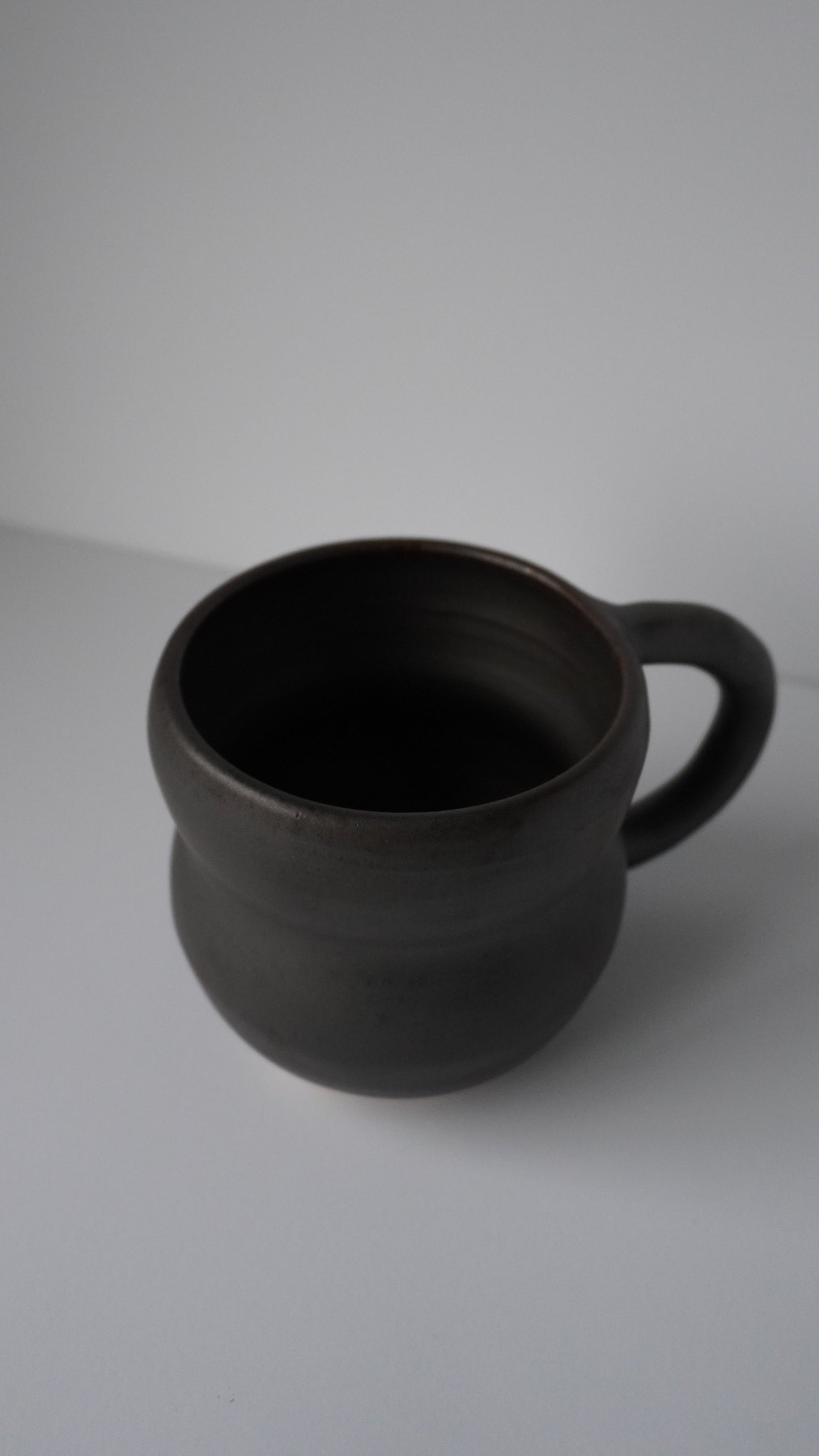 BROWN WAVY MUG