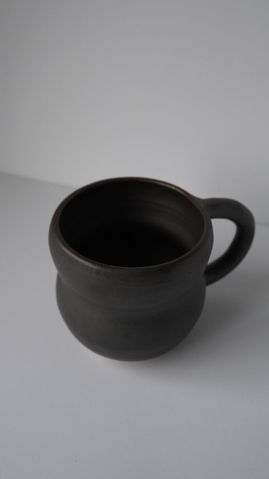 BROWN WAVY MUG